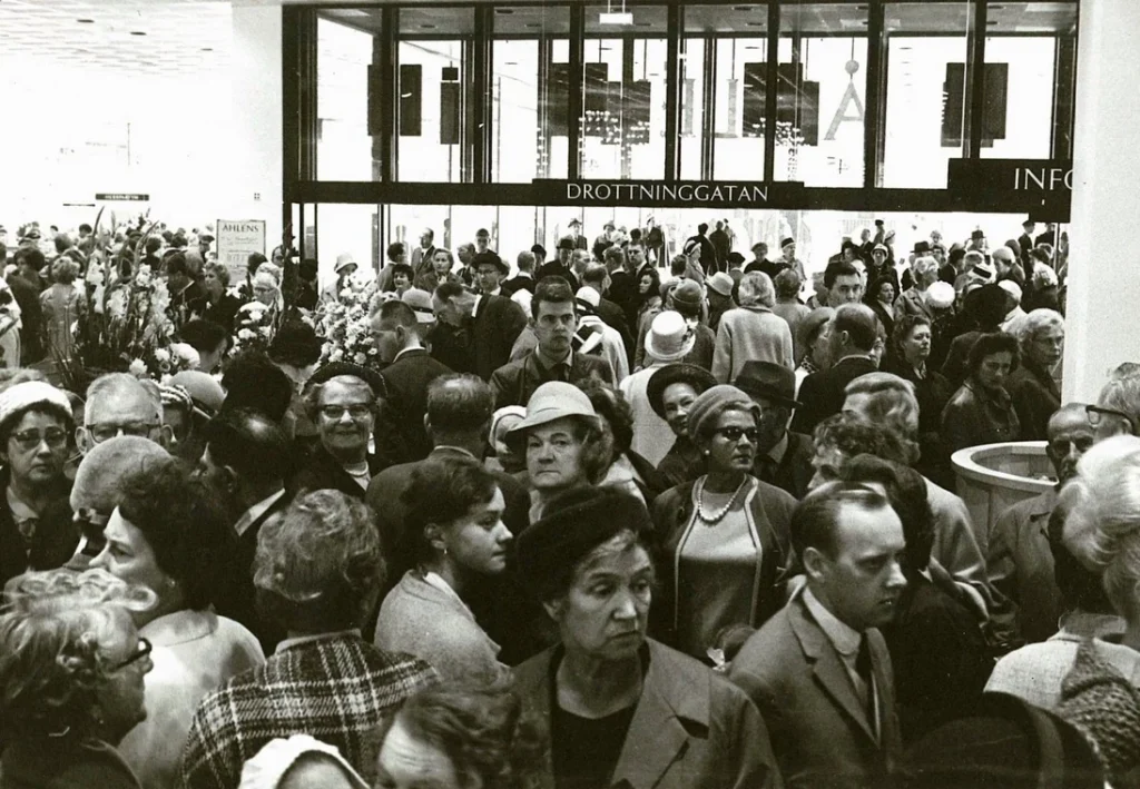 People at the opening of Åhléns city